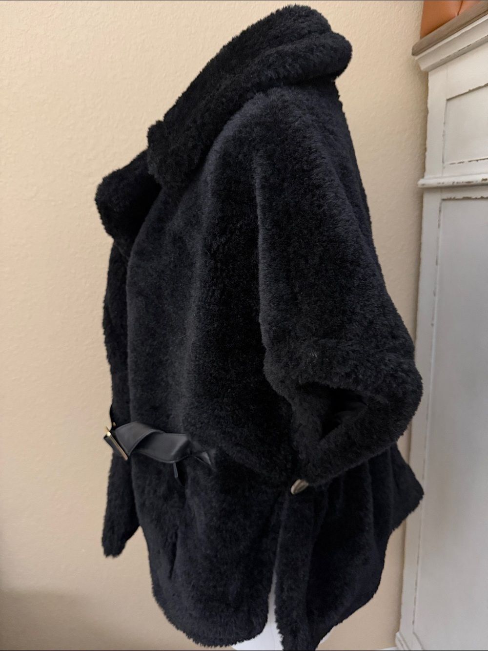 Black Faux Shearling Shawl-Collar Belted Teddy Jacket - Picture 3 of 6